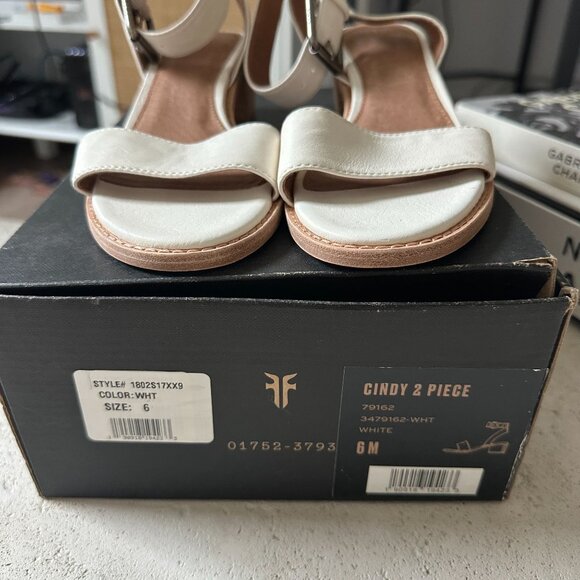 NEW NIB FRYE Women's Cindy 2-Piece Leather Ankle Strap Block Heel Sandal Ivory 6 - Picture 10 of 12